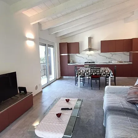 Appartamento Calle - Larihome A37 Dongo